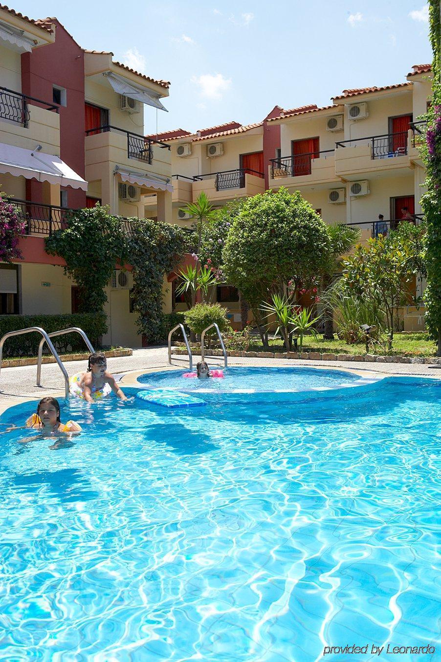 Pelli Hotel Пефкохори Удобства фото